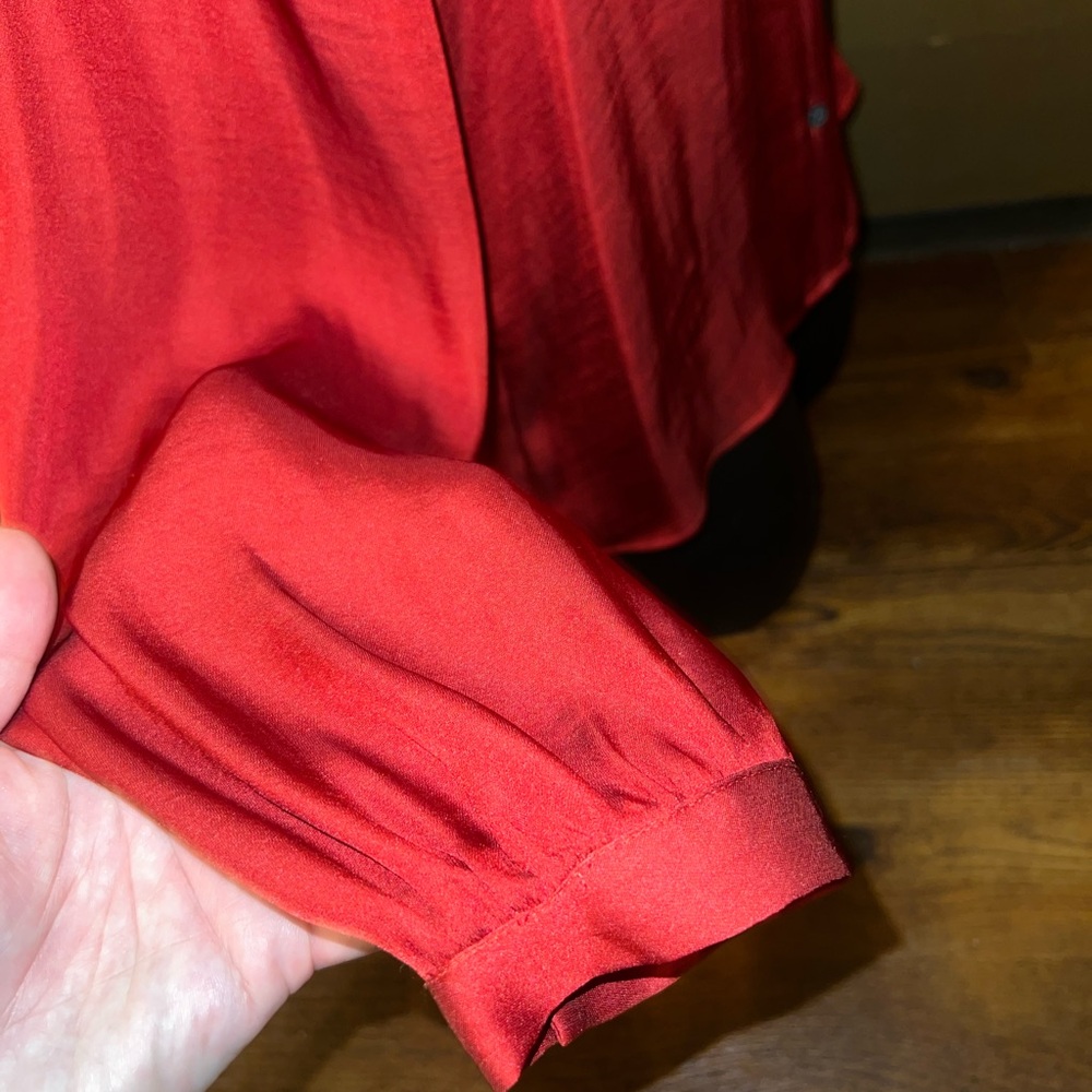 ⭐️Banana Republic Red Silky Button Up Holiday Party Long Sleeve Blouse Size XS - Picture 12 of 16